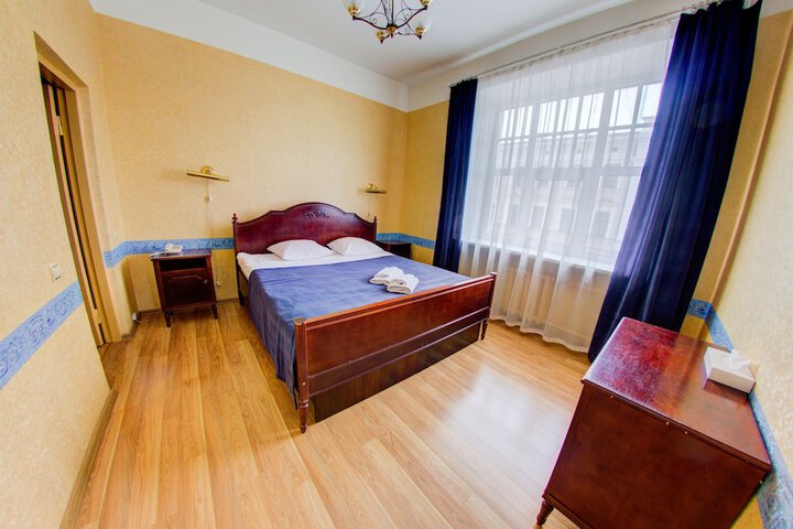 Room 49 of 272