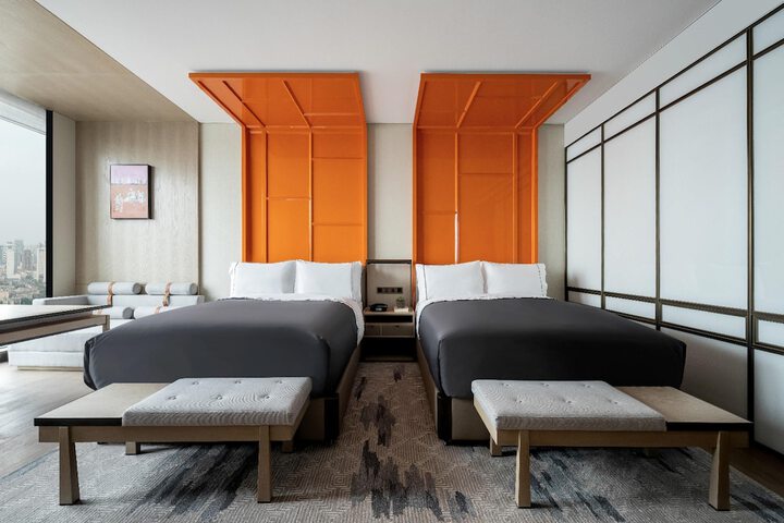Room 34 of 82