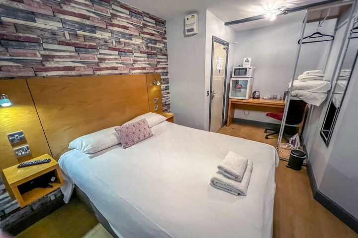 Room 13 of 48