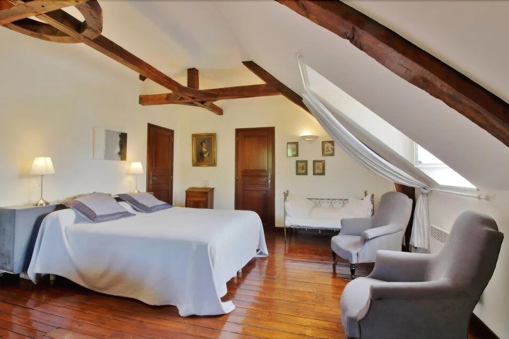 Room 2 of 11