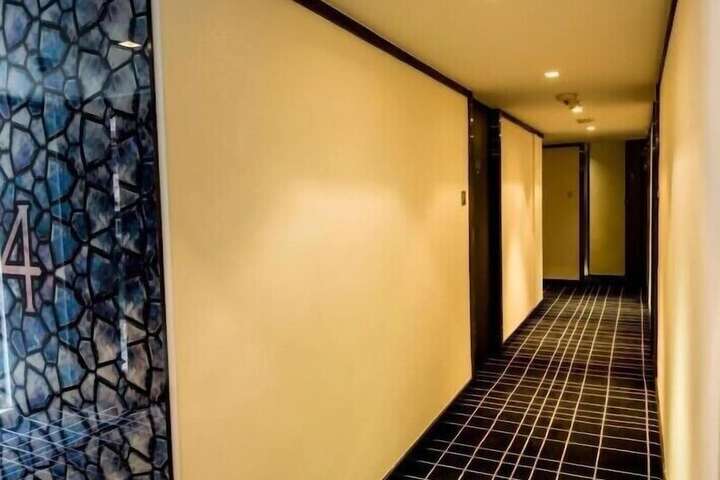 Ballroom/Hall 17 of 19