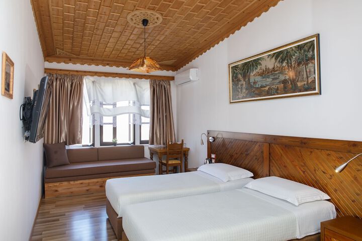 Room 8 of 68