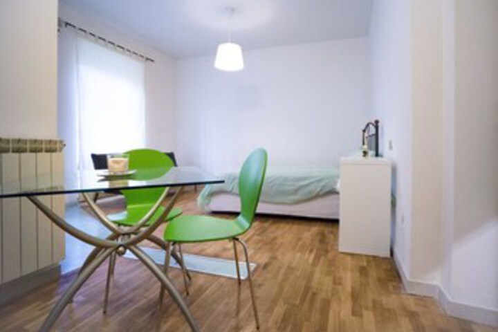 Room 9 of 20