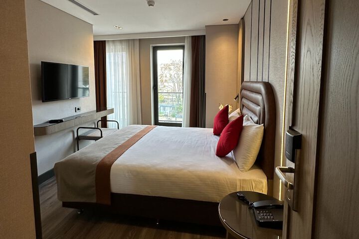 Room 16 of 96
