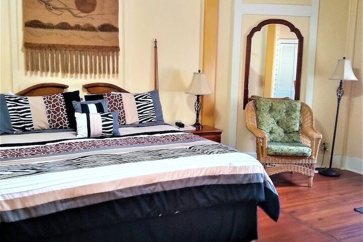 Room 8 of 98