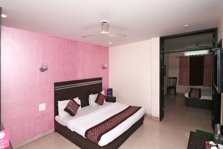 Room 4 of 5