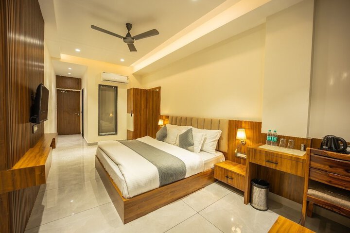 Room 3 of 36