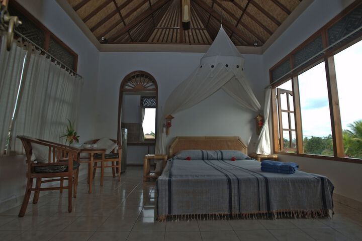 Room 2 of 49