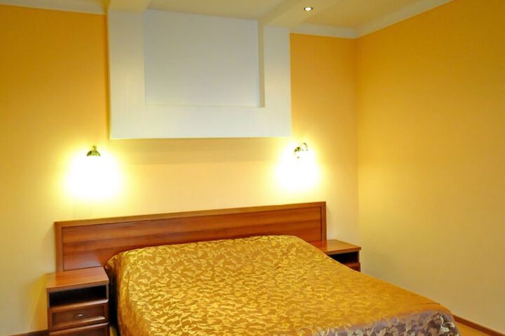 Room 9 of 40