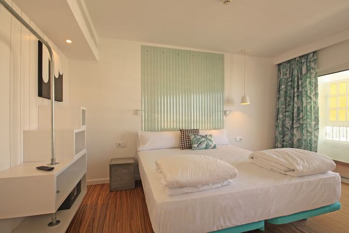 Room 9 of 52