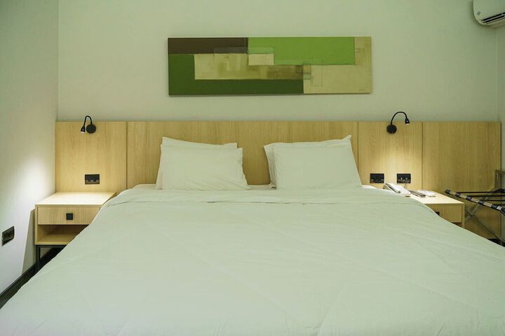 Room 15 of 103