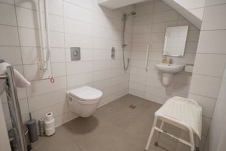 Room 4 of 38