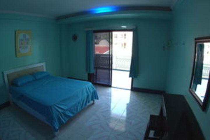 Room 9 of 24