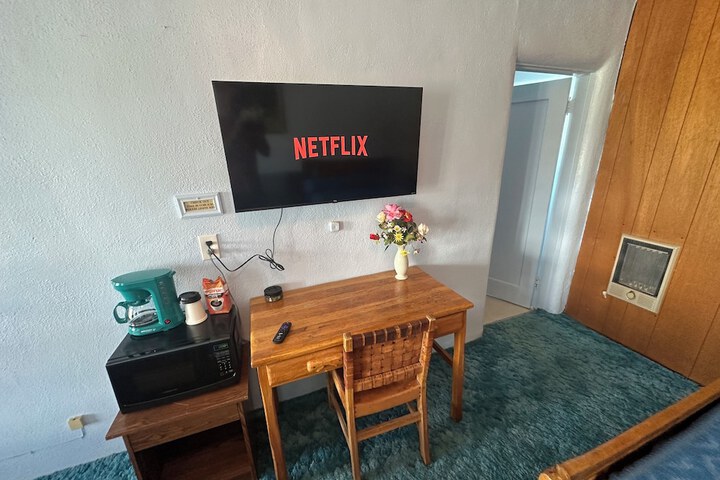 Room 4 of 28