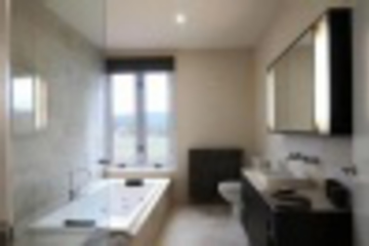 Room 100 of 144