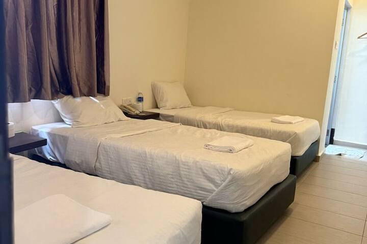 Room 9 of 28