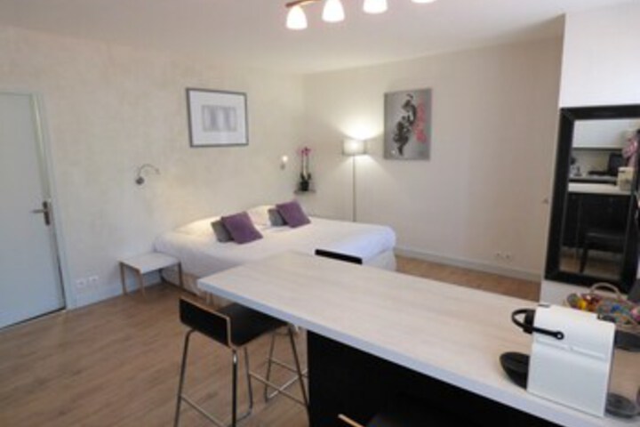 Room 4 of 10