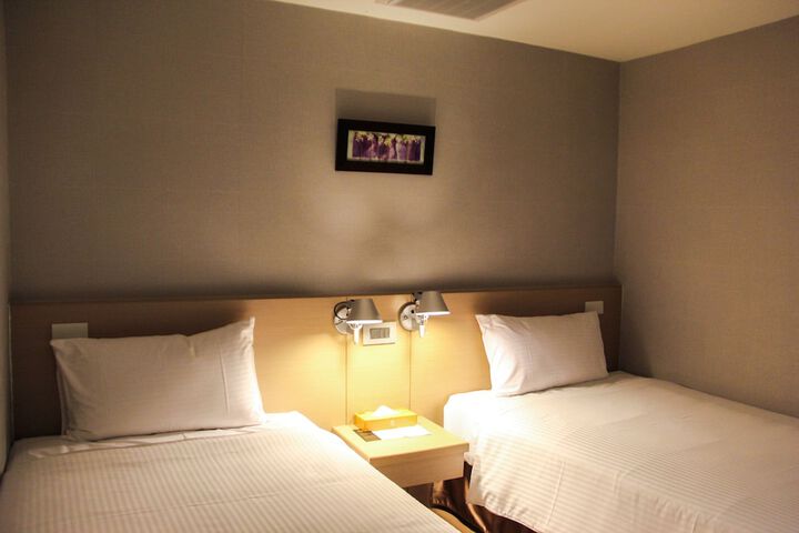 Room 6 of 56