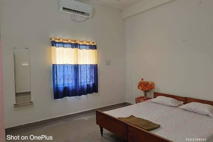 Room 4 of 7