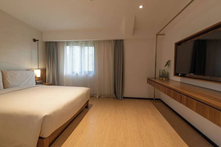 Room 3 of 32
