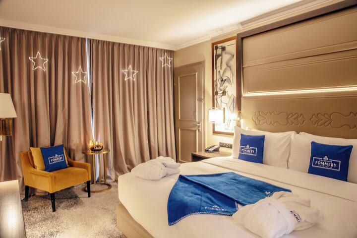 Room 36 of 100