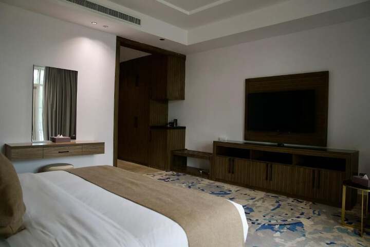 Room 60 of 100