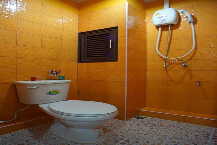 Room 12 of 18