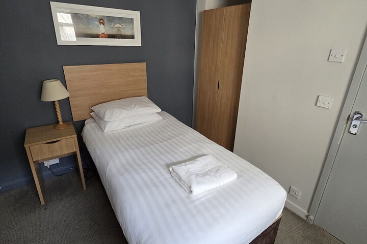 Room 13 of 26