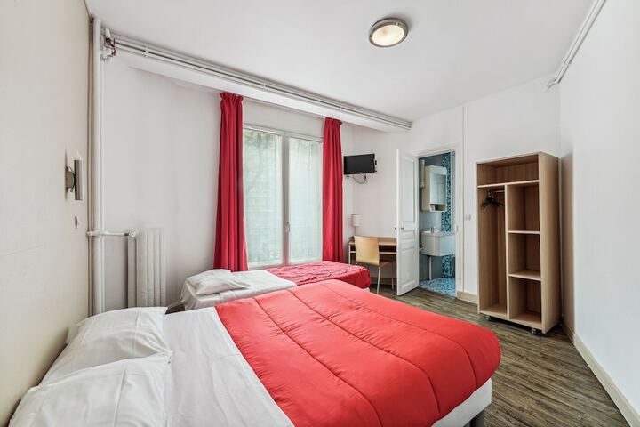 Room 6 of 15