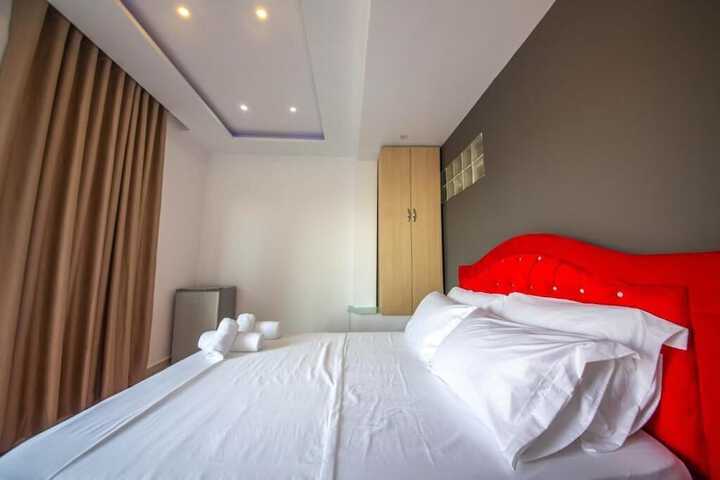 Room 4 of 74