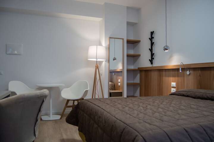 Room 35 of 102
