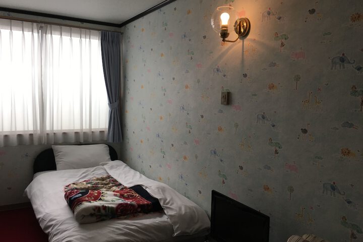 Room 13 of 36