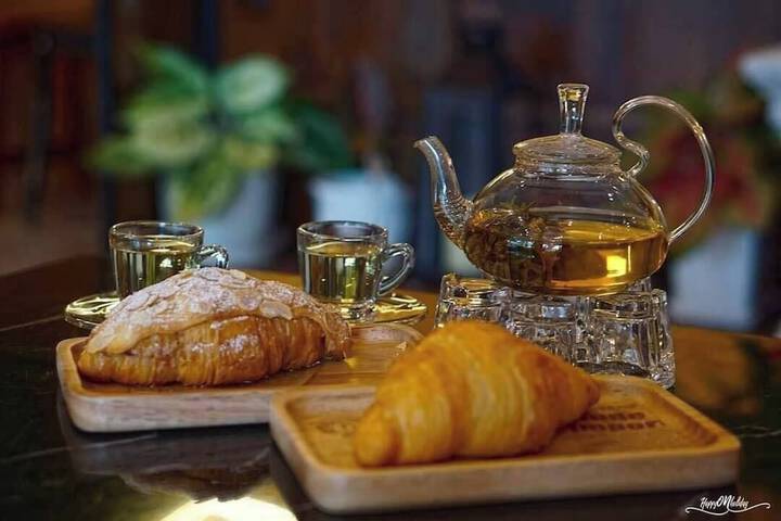 Breakfast/Coffee Service 21 of 33