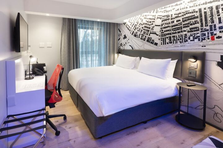 Room 70 of 165