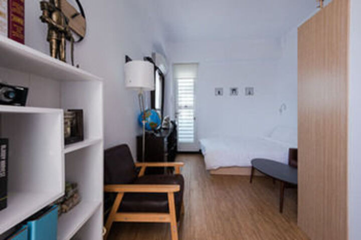 Room 8 of 30