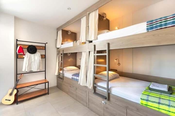 Room 4 of 12