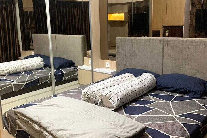 Room 2 of 10