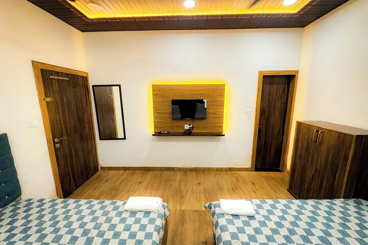 Room 18 of 32