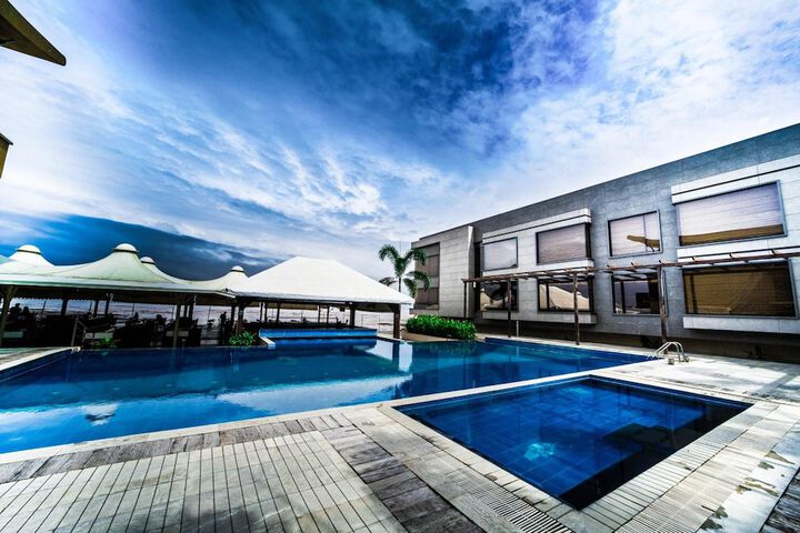Pool 32 of 47