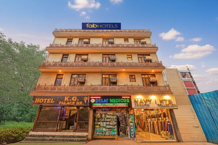 Exterior of Fabhotel Kg Palace
