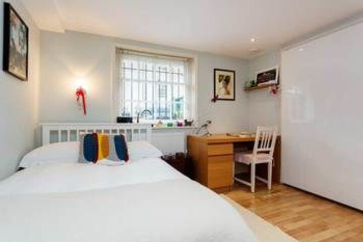 Room 10 of 26