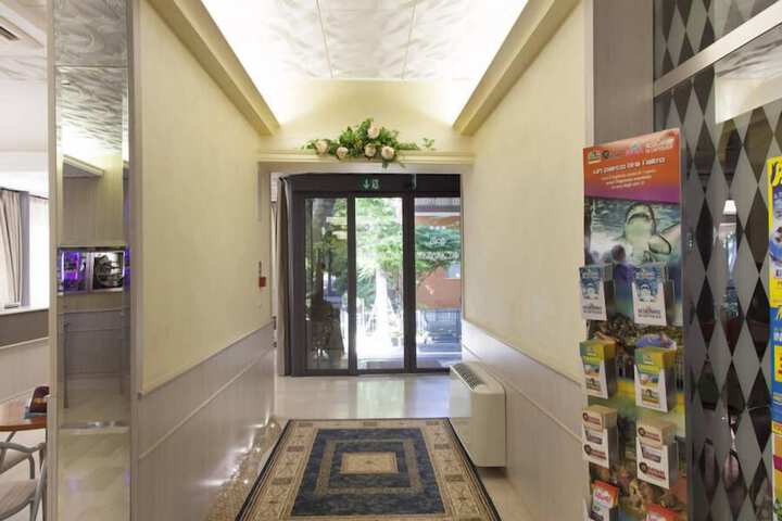 Hotel 2 of 102
