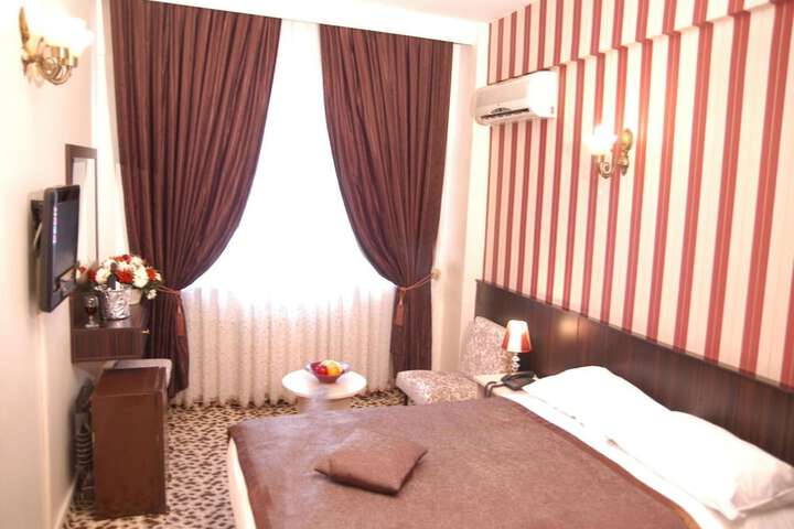 Room 15 of 38
