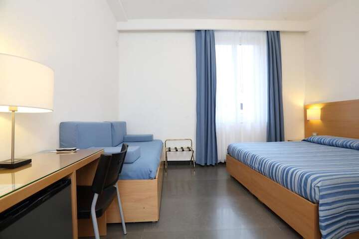 Room 12 of 37