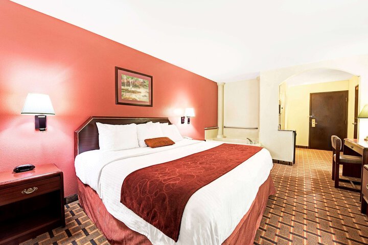 1 King Bed (4 of 16)