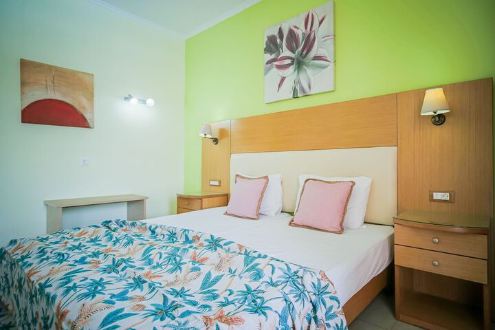 Room 2 of 41
