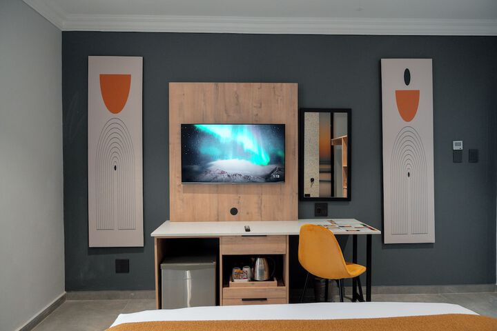 Room 6 of 17