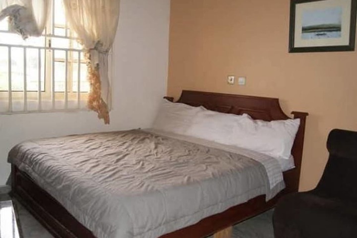 Room 3 of 9