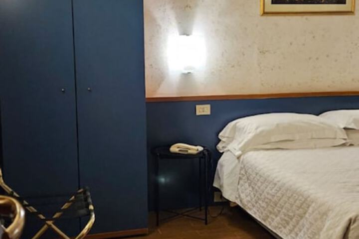 Room 42 of 127