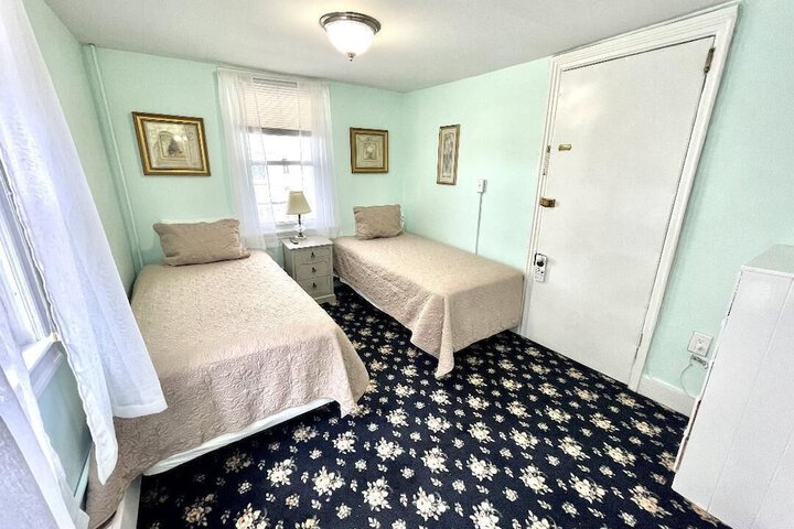Room 6 of 27
